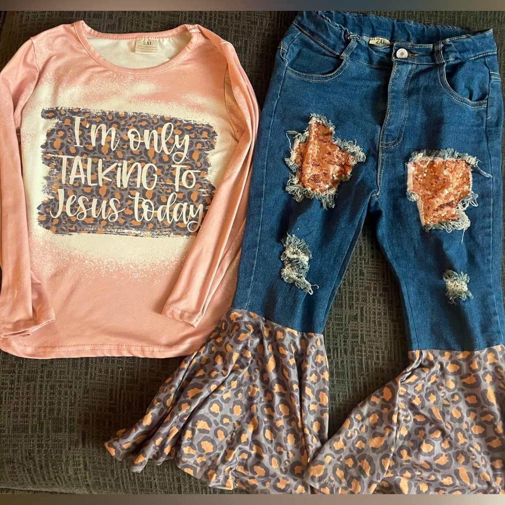 Sparkle in pink girls 7/8t outfit. Worn once. No stains, rips or tears.